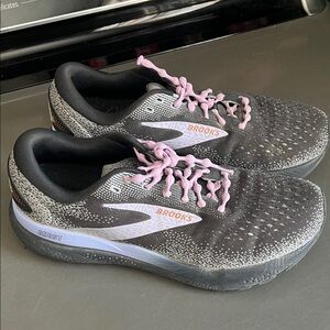 Brooks Women's Ghost 16 size 8.5
